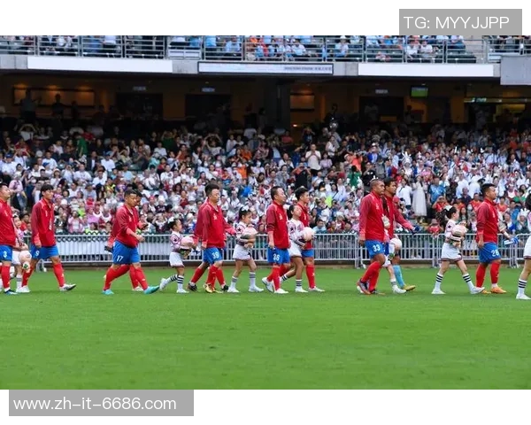 《足球明星联手挑战极限精彩综艺赛场热血开启》